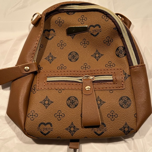 NWT Khaki Brown Patterned Women's Faux Leather Backpack Purse - Picture 1 of 10